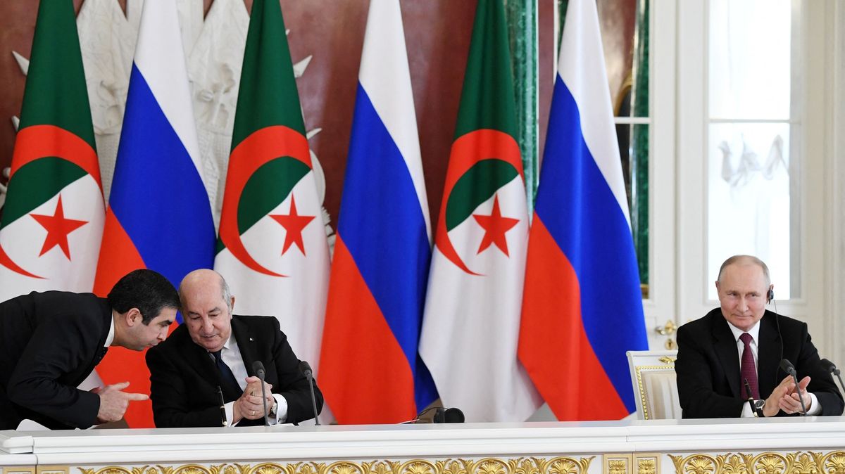 Alžírsko jako ruská brána do Afriky. Evropa to nese nelibě, tamní plyn ale potřebuje